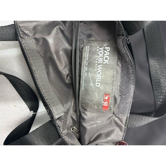 Rare-Oiwas Coca Cola Pack Your World Crossbody Nylon Bag / New - Picture 6 of 8